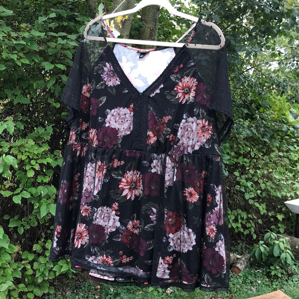 Torrid 3X lacy top